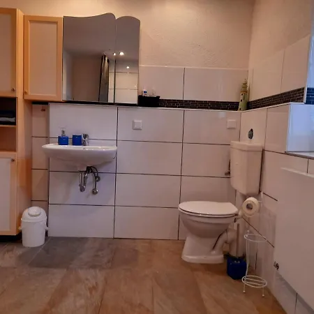 Willkommen In Dem Luftkurort Und Kaesestadt Rennstrecke 4km Entfernt Fewo1 Apartment